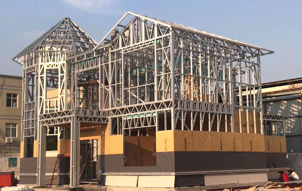 正在施工中的輕鋼別墅 正在施工中的輕鋼別墅