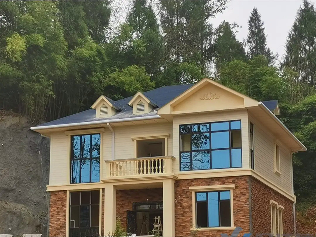 外部裝修完成的輕鋼別墅 外部裝修完成的輕鋼別墅