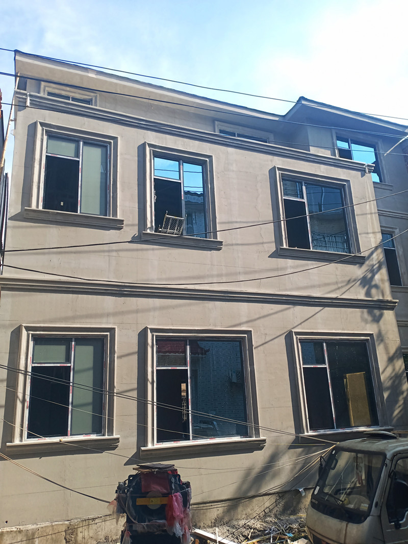 正在設(shè)計的輕鋼別墅門窗