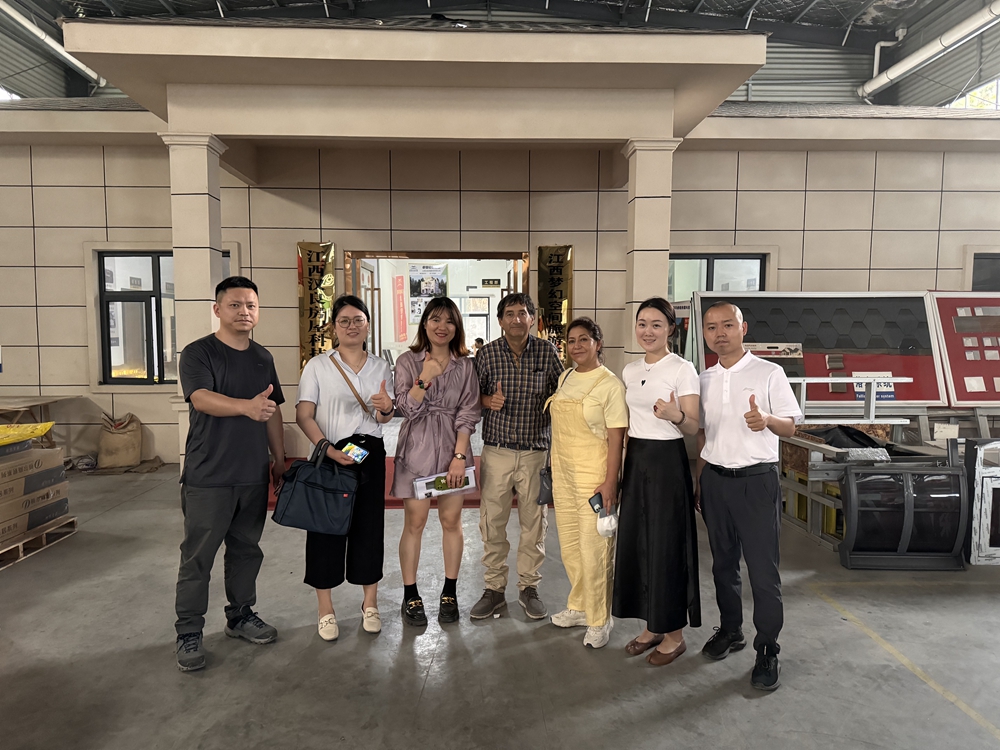 厄瓜多爾建筑商到訪睿婕工廠，探索合作引入輕鋼別墅至南美洲