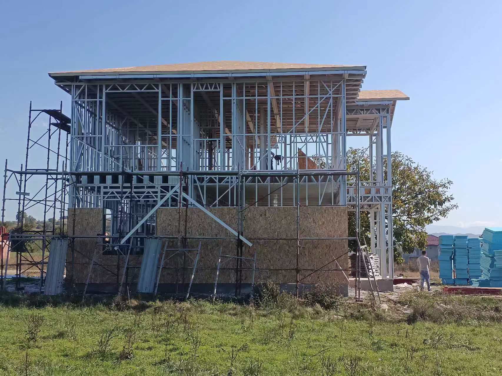 柬埔寨搭建的睿婕輕鋼別墅現(xiàn)場(chǎng)（2）